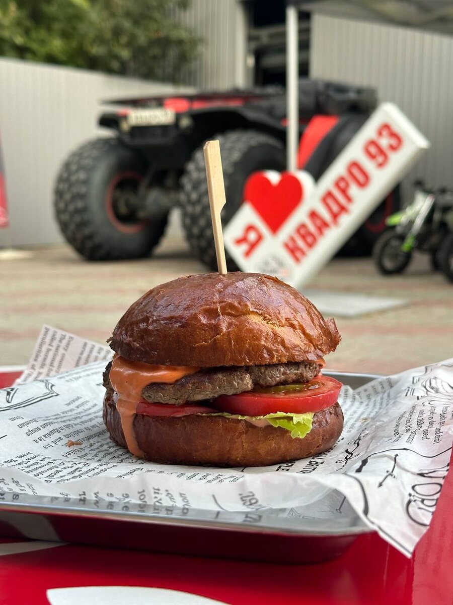 За этими бургерами едут в Геленджик со всей России