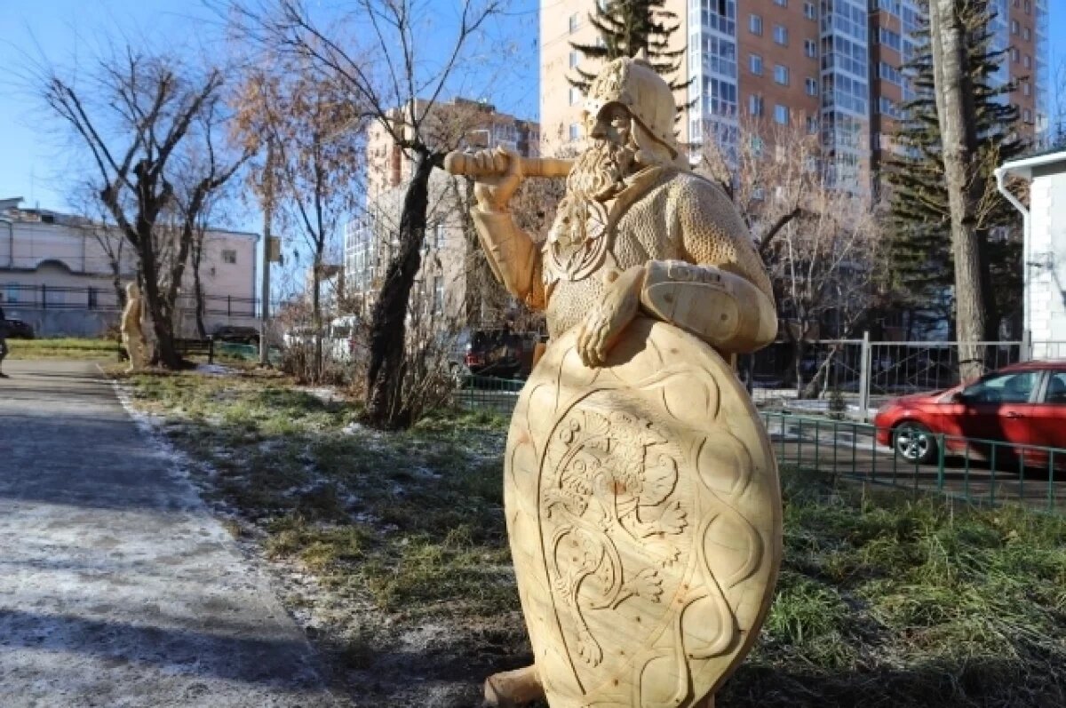    Деревянные фигуры трёх богатырей появились в Иркутске