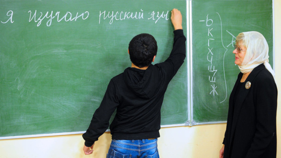    Госдума готовит проект о запрете на зачисление в школы не знающих русского языка детей мигрантов Ирина Петрова