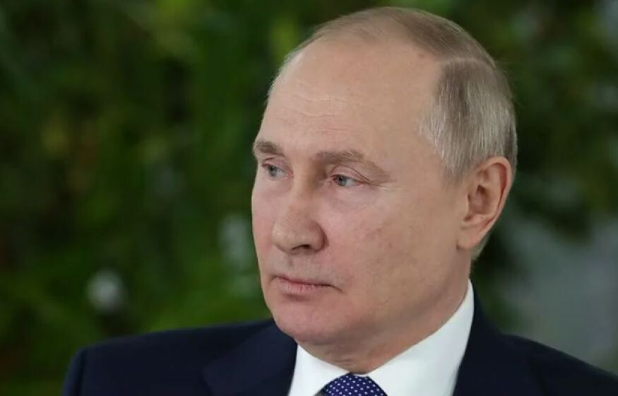    Протесты и националисты под боком у России. Путину грозят ракетами: главное к утру