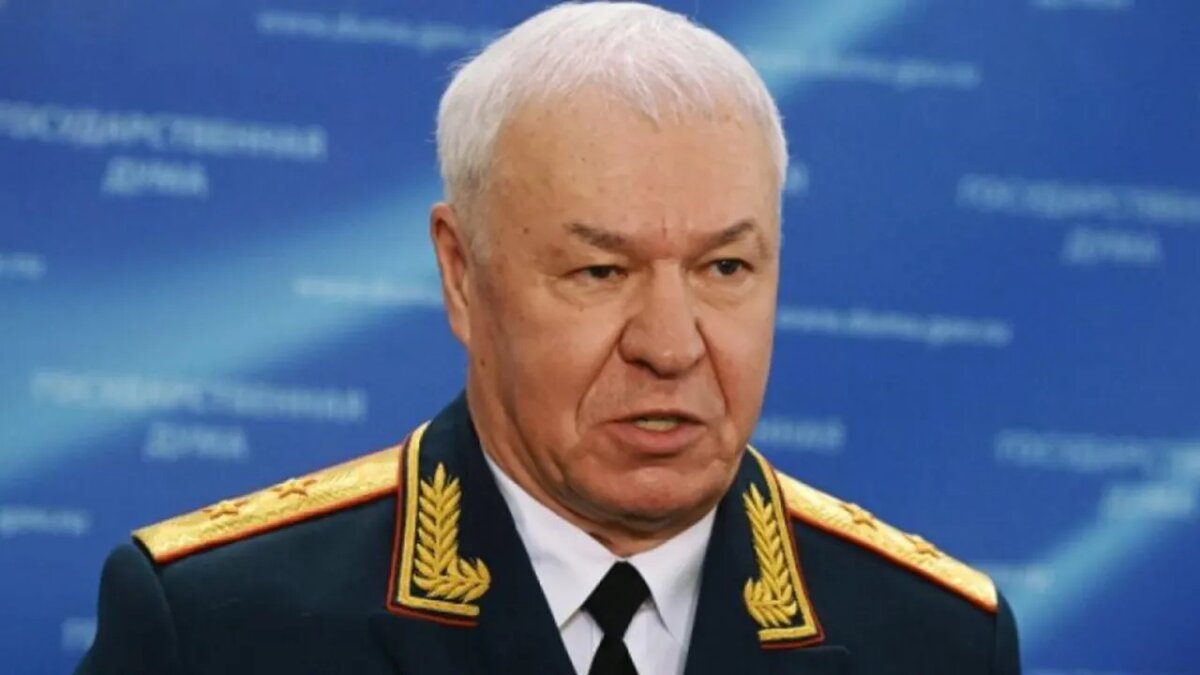    Член Комитета Государственной думы РФ по обороне генерал-лейтенант Виктор Соболев.
