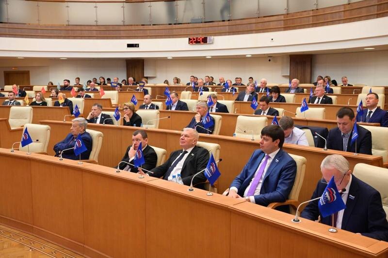    ДИП Свердловской области / Заксобрание Свердловской области приняло бюджет региона на 2025 год и плановый период 2026-27 гг. в первом чтении