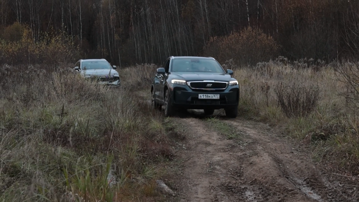 Два полноприводных кроссовера, Knewstar 001 и Haval F7 второго поколения, мы тестировали не только в сугубо городских условиях.