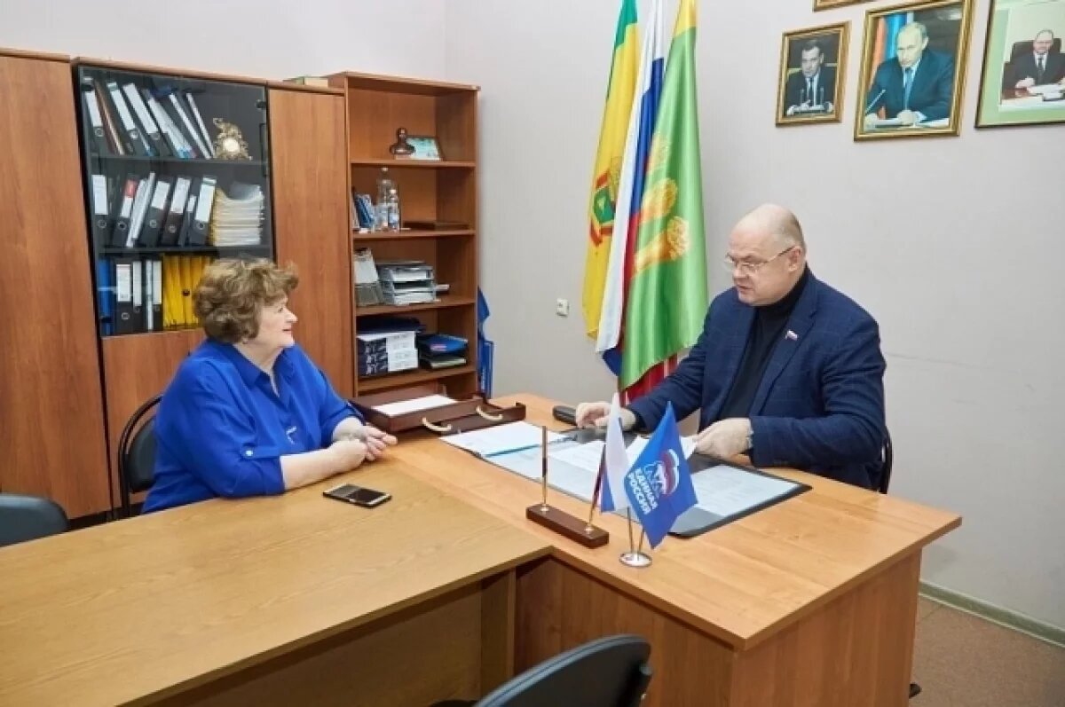    Вадим Супиков во время приема граждан рассмотрел вопрос о монтаже освещения