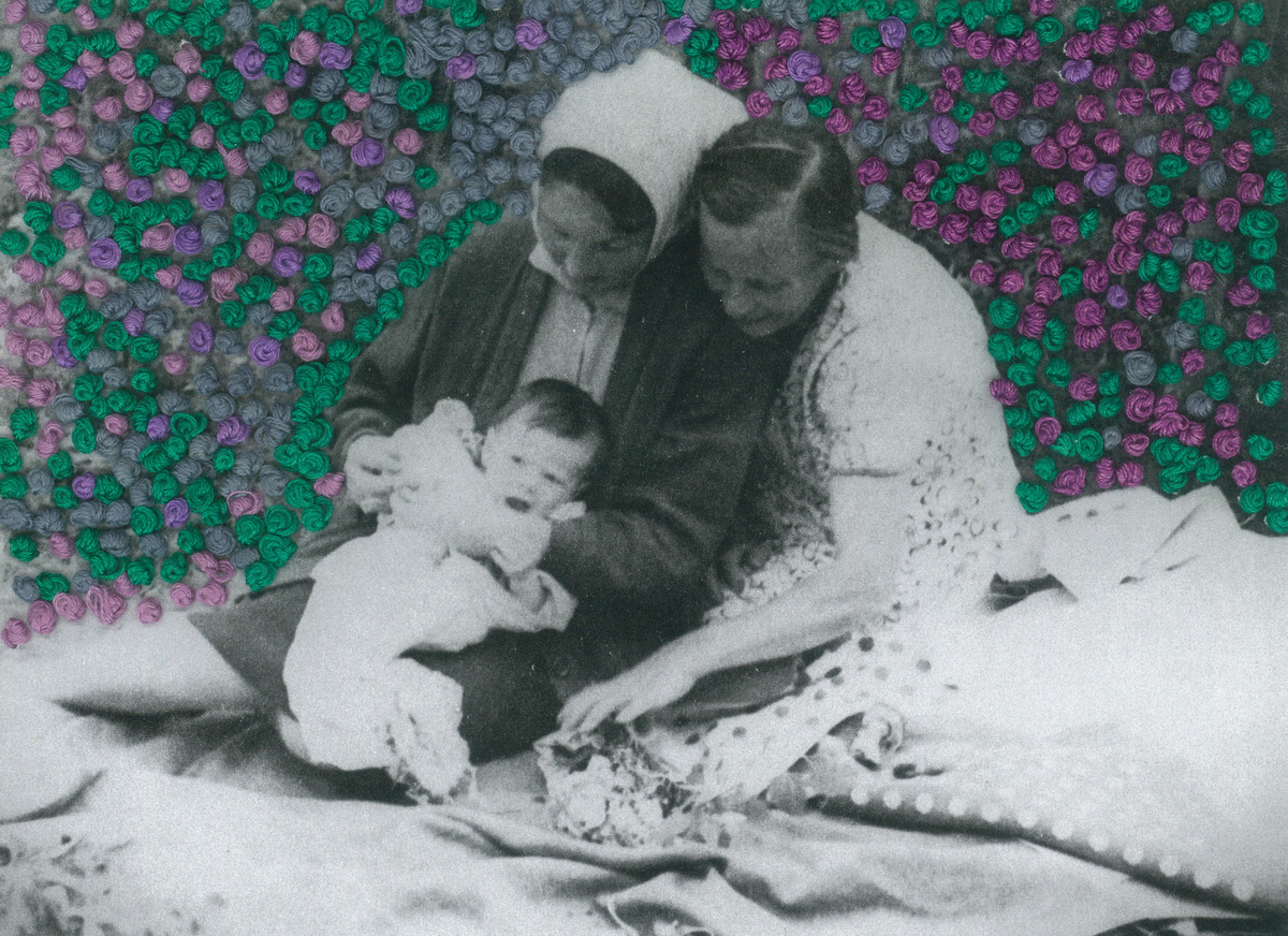    Это самое главное, что необходимо передавать из поколения в поколение. (На фотографии — три поколения женщин: моя новорожденная мама, бабушка и прабабушка)