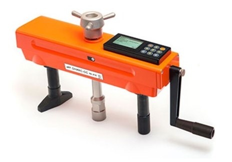 Прибор ОНИКС-ОС используется для произведения измерений на прочность бетона, способом отрыва со скалыванием