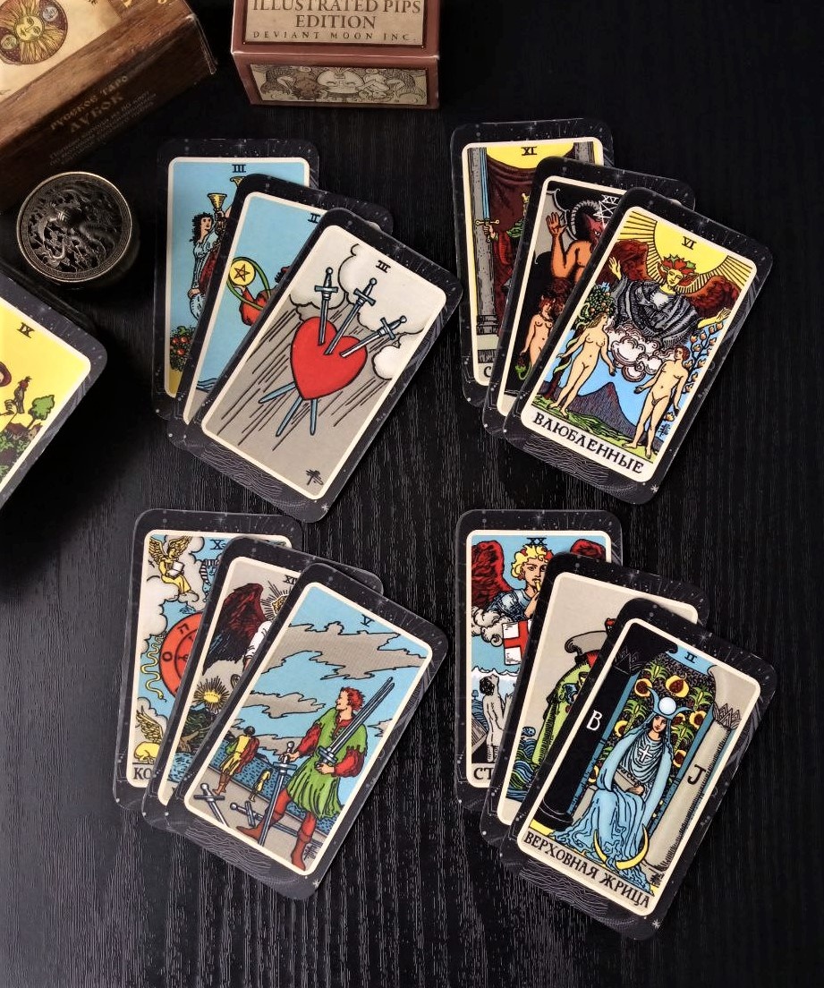 Расклад смотрим на колоде "Классическое таро Уэйта мини"