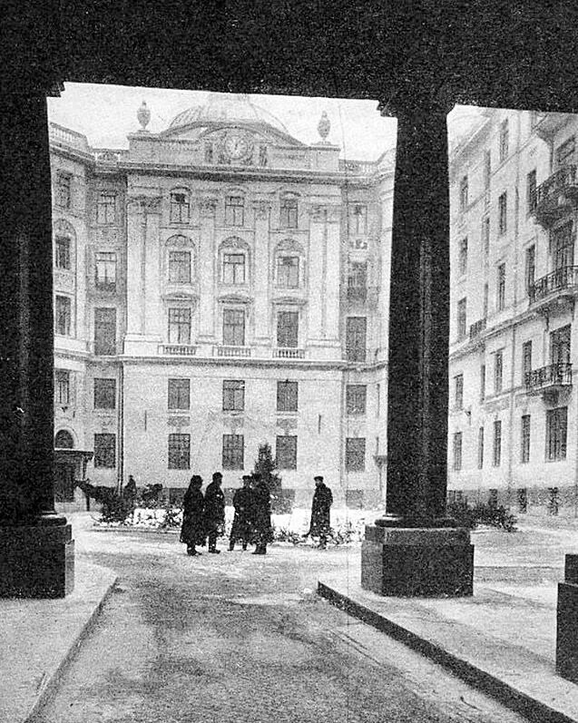 Старая фотография дома найдена в Интернете