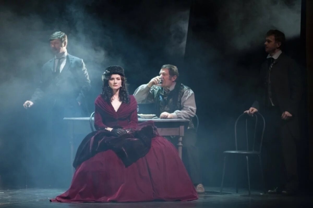    Настасья Филипповна – Вероника Пляшкевич. На сцене в Омске Национальный академический драматический театр имени М. Горького из Минска.Минский ье=