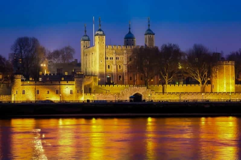 https://www.getyourguide.ru/london-l57/london-westminster-tour-river-cruise-and-tower-of-london-t291550/?partner_id=75R10C0&psrc=partner_api&currency=EUR&partner=1001&cmp=foxiepass_ru