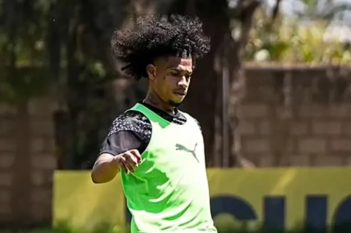    Футболист сборной Эквадора Ангуло умер в 22 года после ДТП