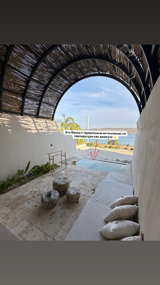 Бассейн с термальным источником отель Gaia by the sea