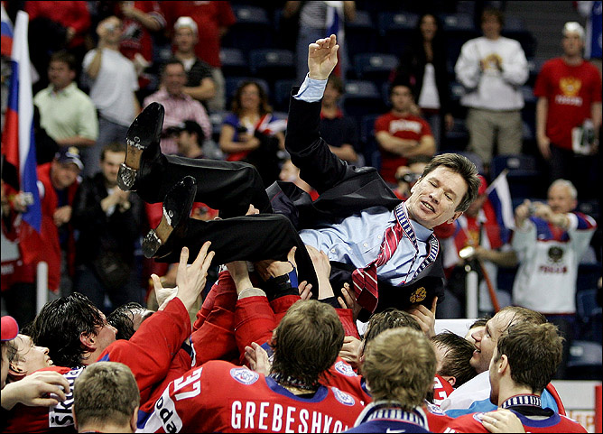 Фото с яндекс.картинки (В.Быков и его подопечные)