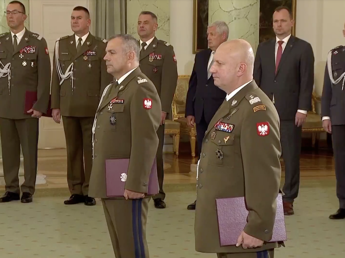    Начальник генерального штаба генерал Веслав Кукула и оперативный командующий видами Вооруженных сил генерал Мачей Клиш© Официальный сайт Президента Республики Польша