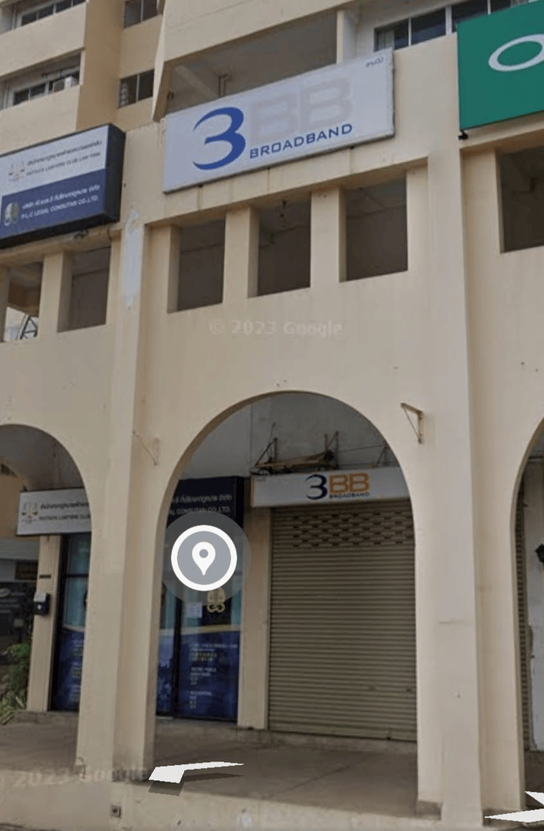 Попасть в  волшебный мир Интернета можно через эту арку в стиле ампир! 