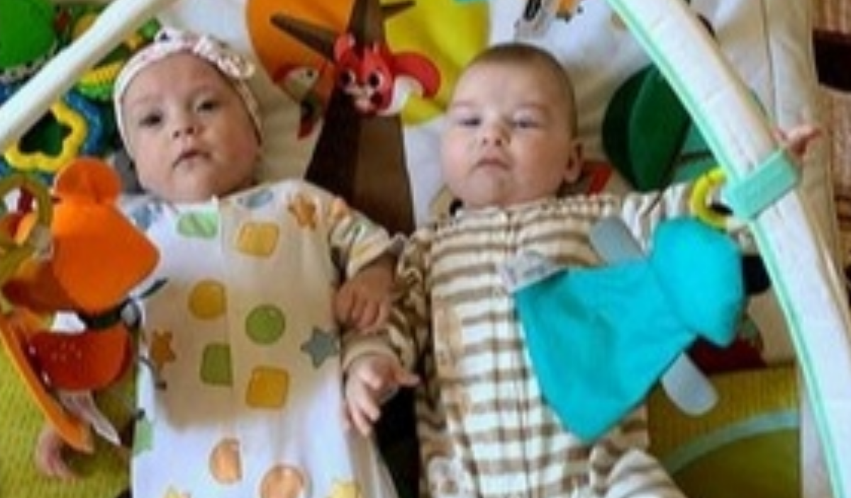 Фото: соцсети. Алена появилась на свет 10 октября, а ее брат решил родится лишь 25 ноября. Сейчас старшей уже 6 лет, а младший ещё ожидает своего дня рождения.