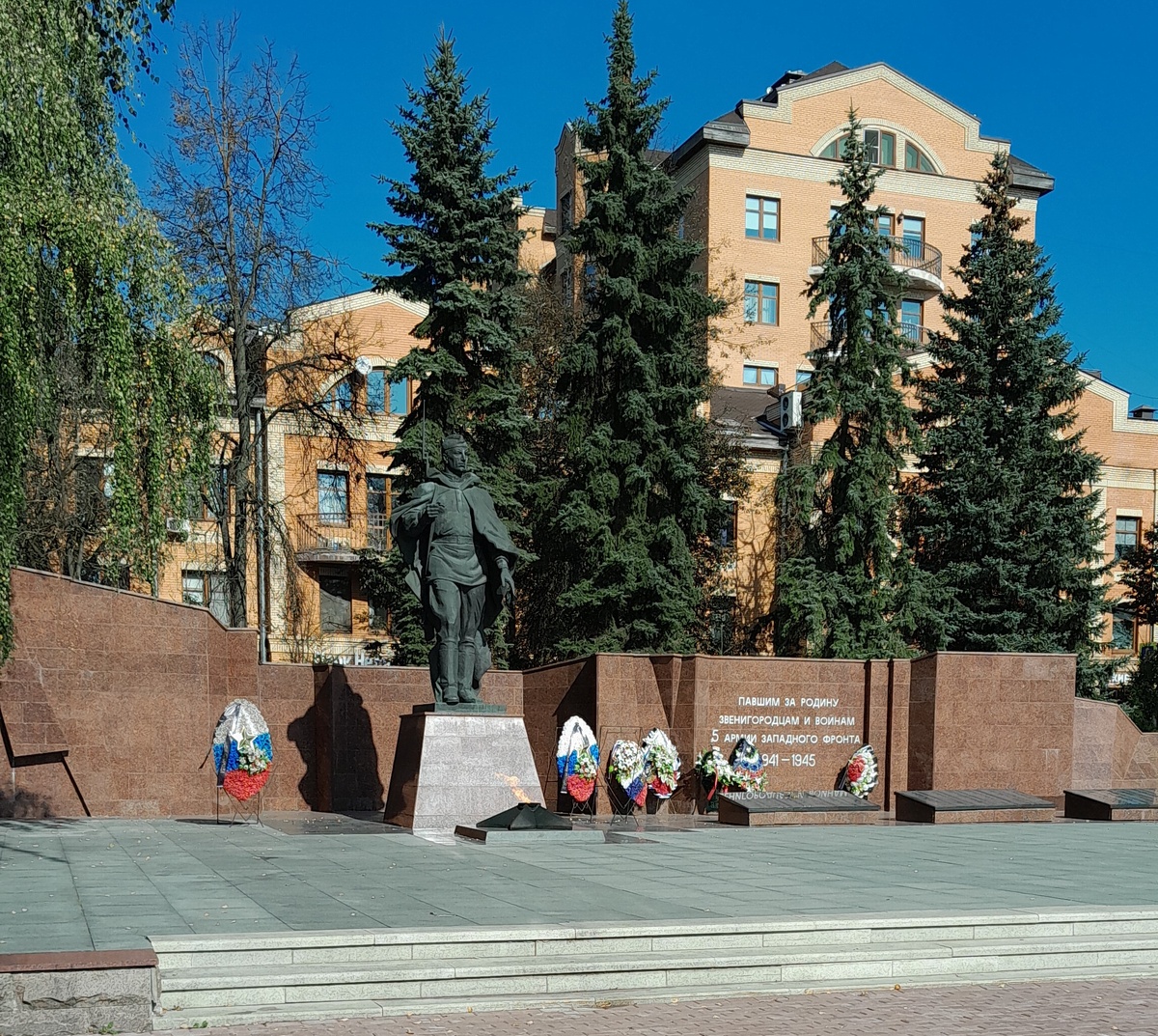 Мемориальный комплекс "Воин - освободитель" в Звенигороде. Фото автора