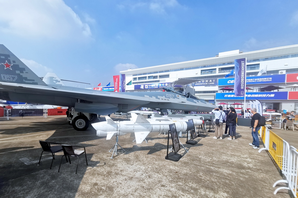    Су-57 стал "звездой" российской экспозиции. / Фото: Игорь Черняк/ РГ