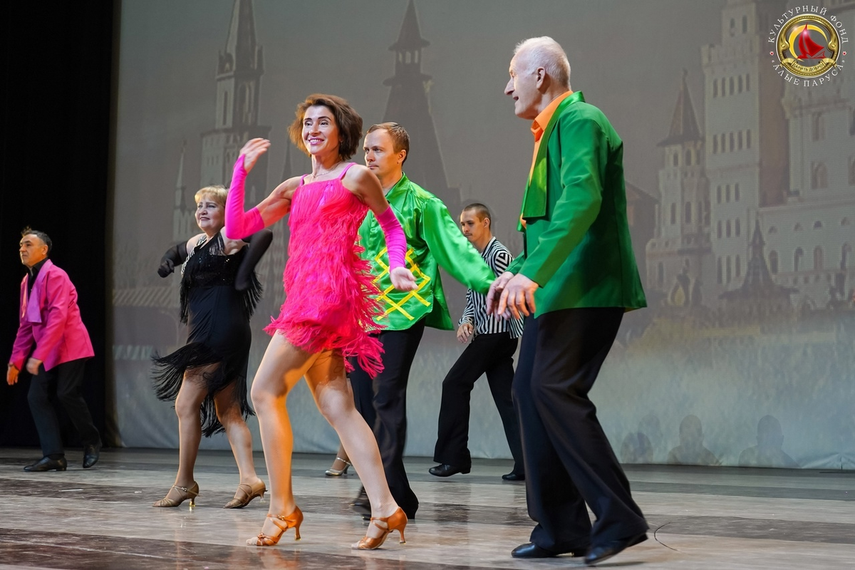 Выступление в номинации "Сеньоры" на конкурсе массового танца на приз Анны Зенцовой от Культурного фонда "Алые паруса"