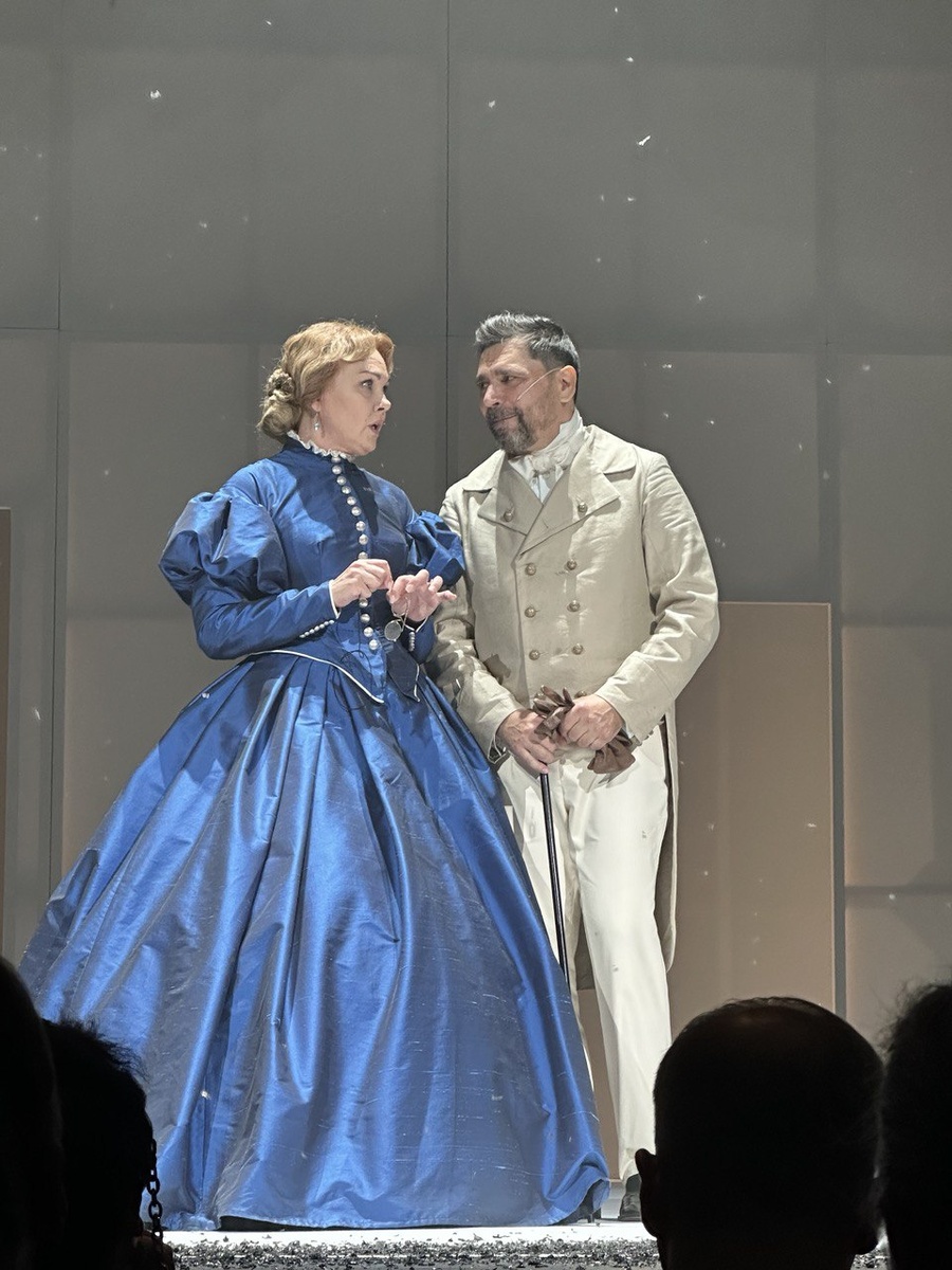 Варвара Петровна Ставрогина (Елена Жданова) и Степан Трофимович Верховенский (Константин Телегин). Спектакль «Бесы» по роману Ф.М. Достоевского. Театр «Красный факел». Фото автора.