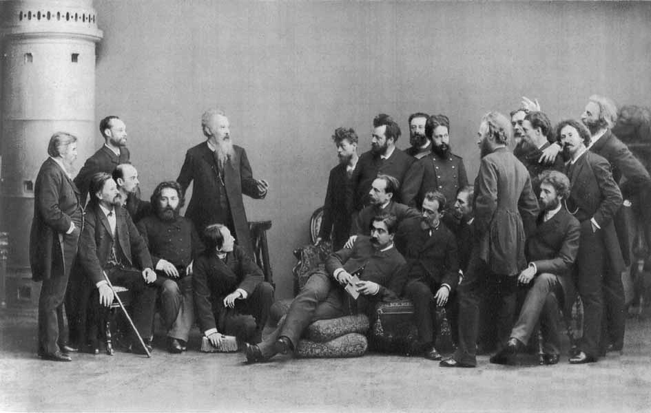 Беггров, Дубовской, Шишкин, Максимов, Брюллов, Позен, Ярошенко, Савицкий, Неврев, Маковский, Репин, Мясоедов; сидят (слева направо) - Киселев, Волков, Куинджи, Васнецов, Кузнецов, Лемох, Клодт, Прянишников, Бодаревский, 1888