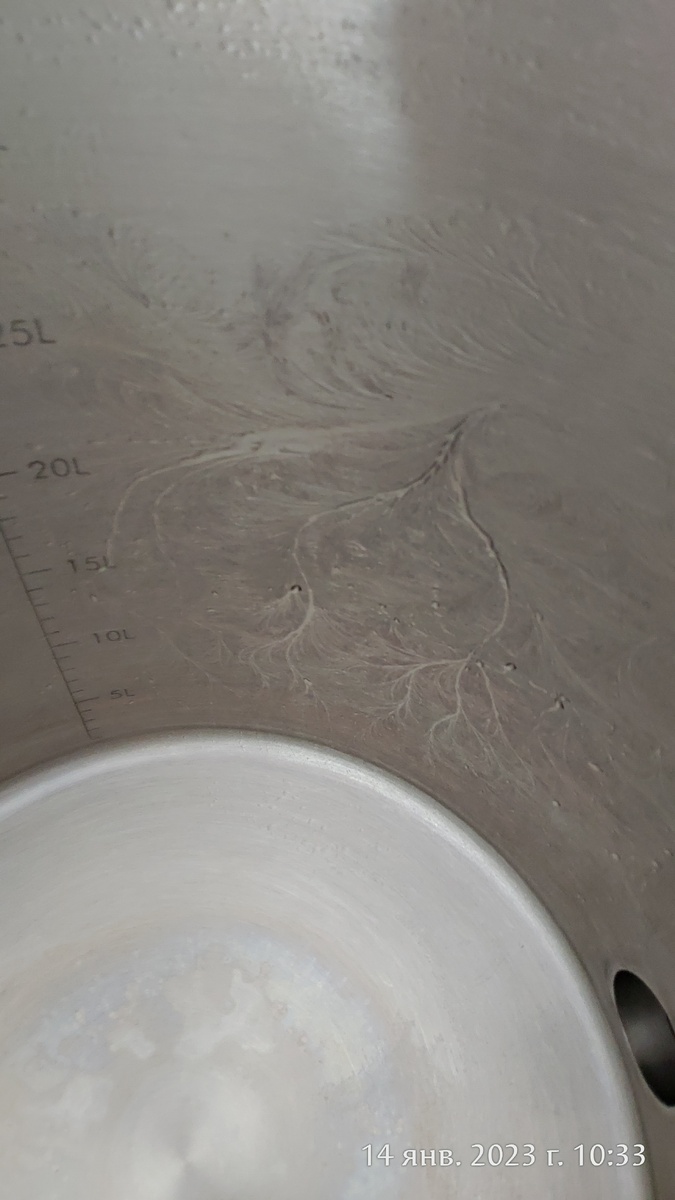 Вот такие узоры рисует зима на перегонном кубе.