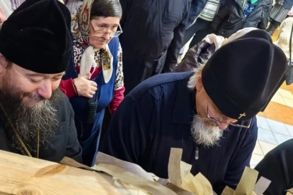    Архиереи Забайкалья плетут массети для участников СВО