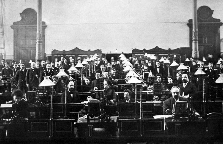 Аппаратная С-Петербургской главной телеграфной станции.