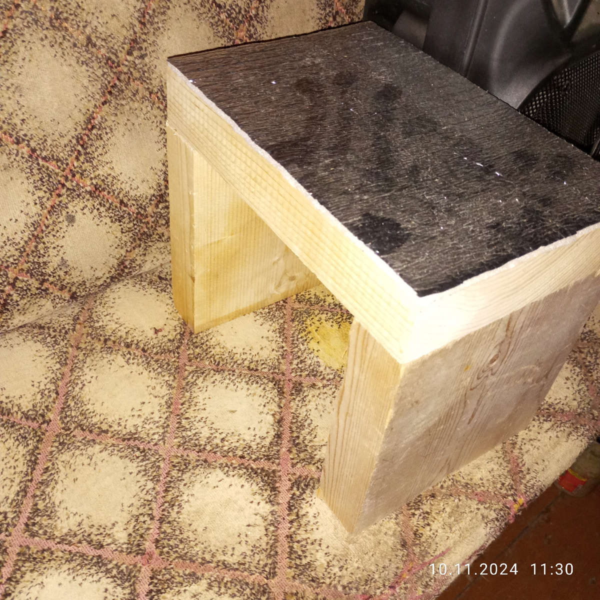 Творческая табуретка. Фото автора.