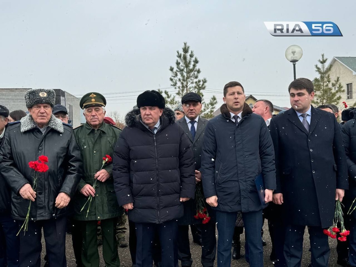    В Оренбурге увековечили память Жантаса Жолдинова, Дмитрия Новоселова и Раиса Мустафина Андрей Севостьянов