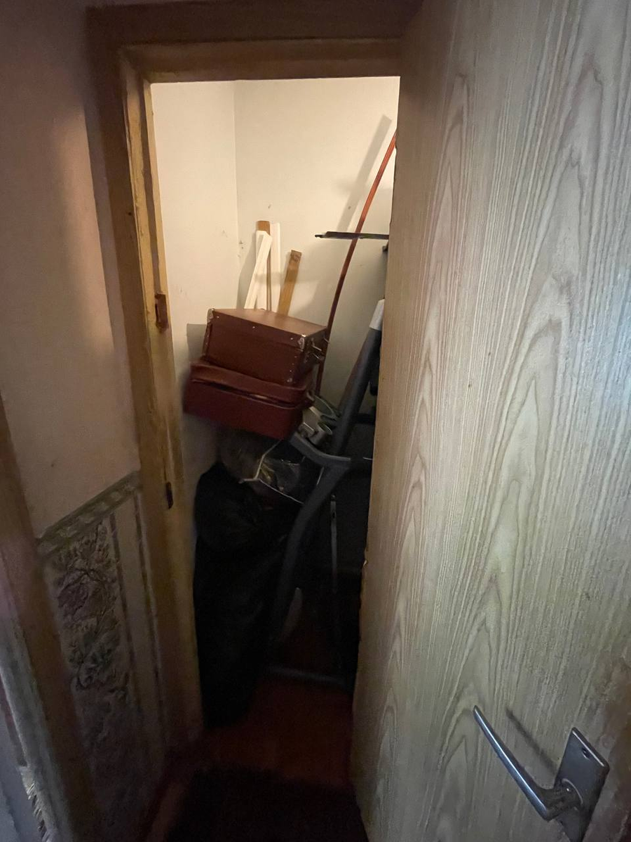 А ещё в качестве бонуса нам досталось сразу два балкона и кладовая :) 