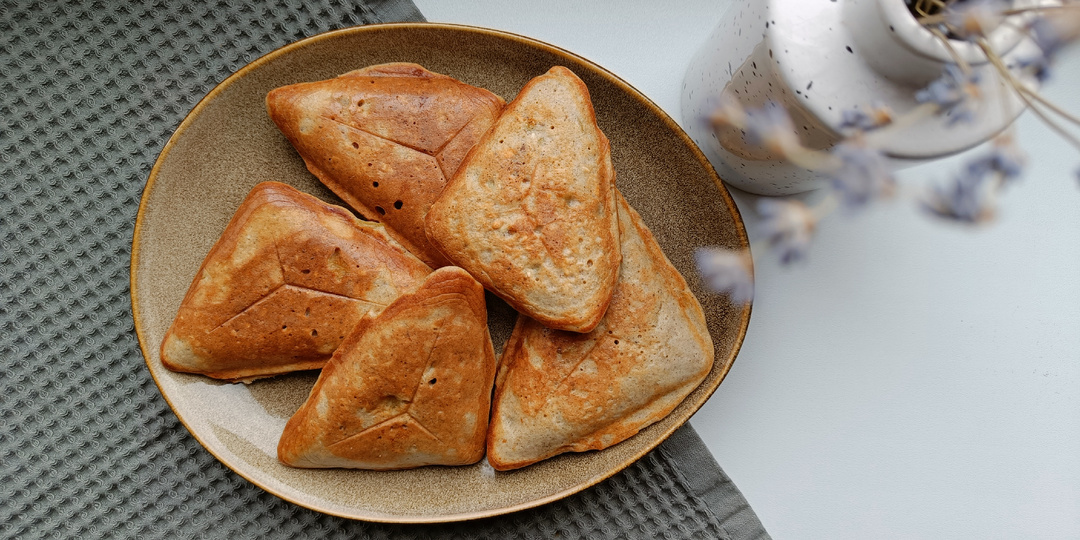 Ленивые овсяные пирожки с яблоком и курагой - простой ПП-рецепт без сахара и глютена