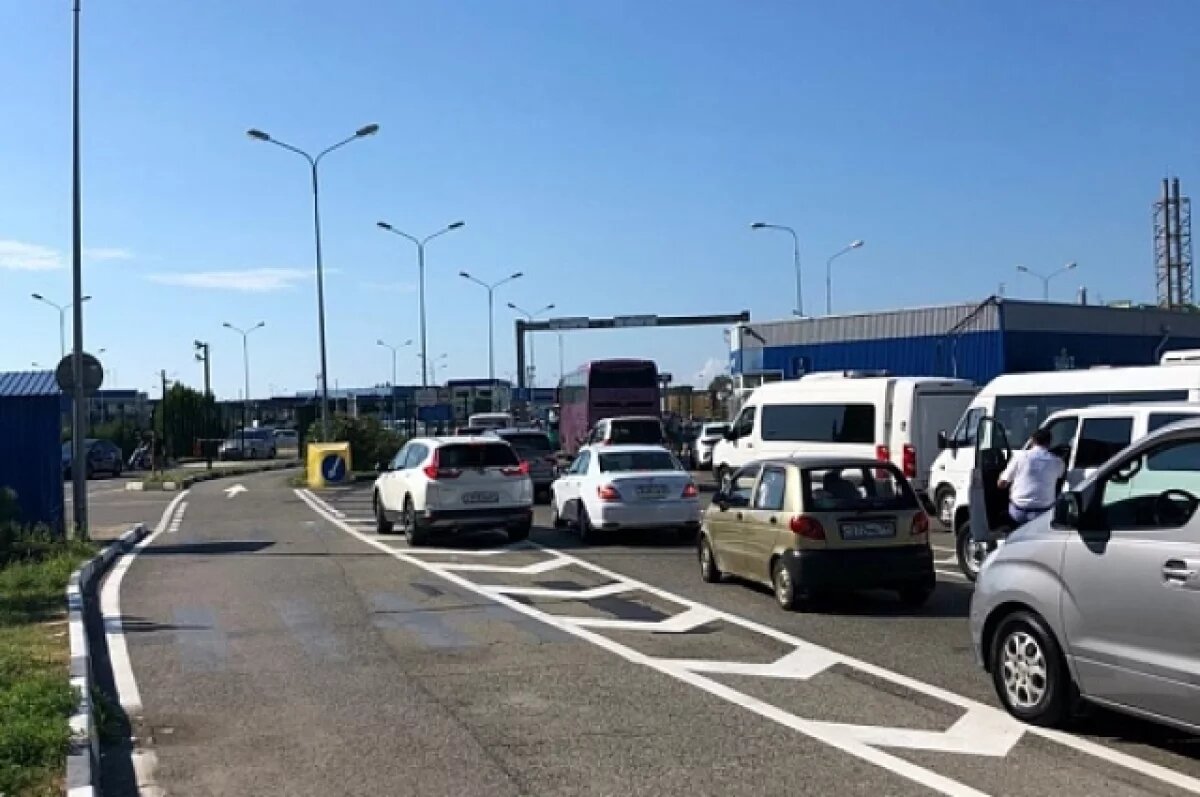    Пункт пропуска Адлер на фоне протестов в Абхазии работает штатно