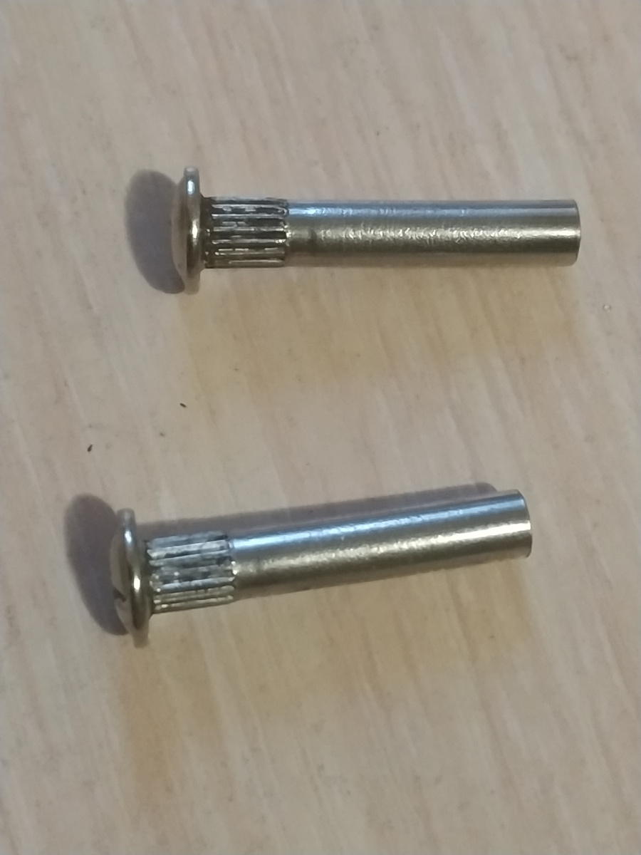 Крепление (применяются для стяжки двух шкафчиков  L 30мм.).