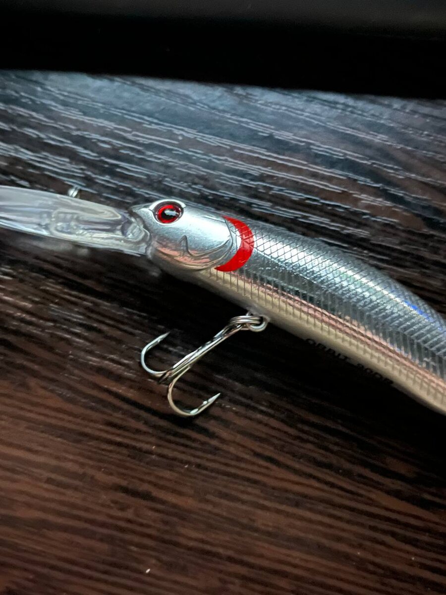 Серебристое заводное кольцо у zipbaits orbit