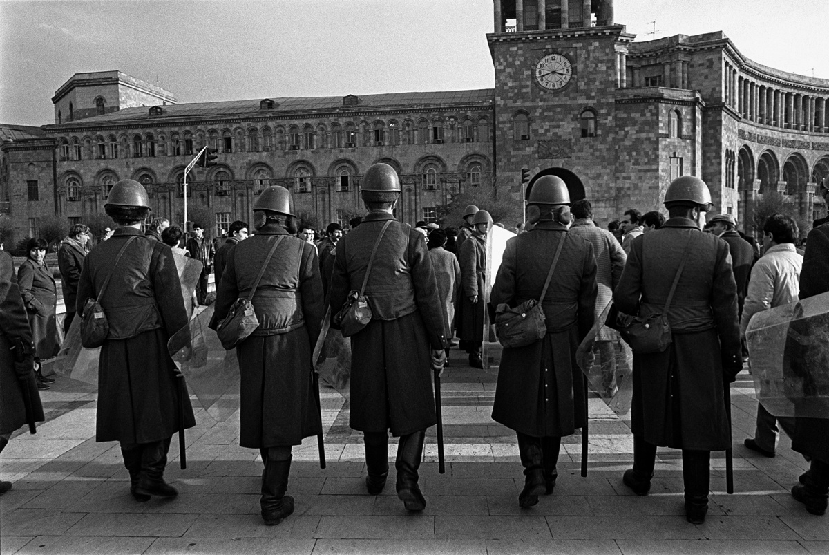 Ереван. Ноябрь 1988. Войска на улицах