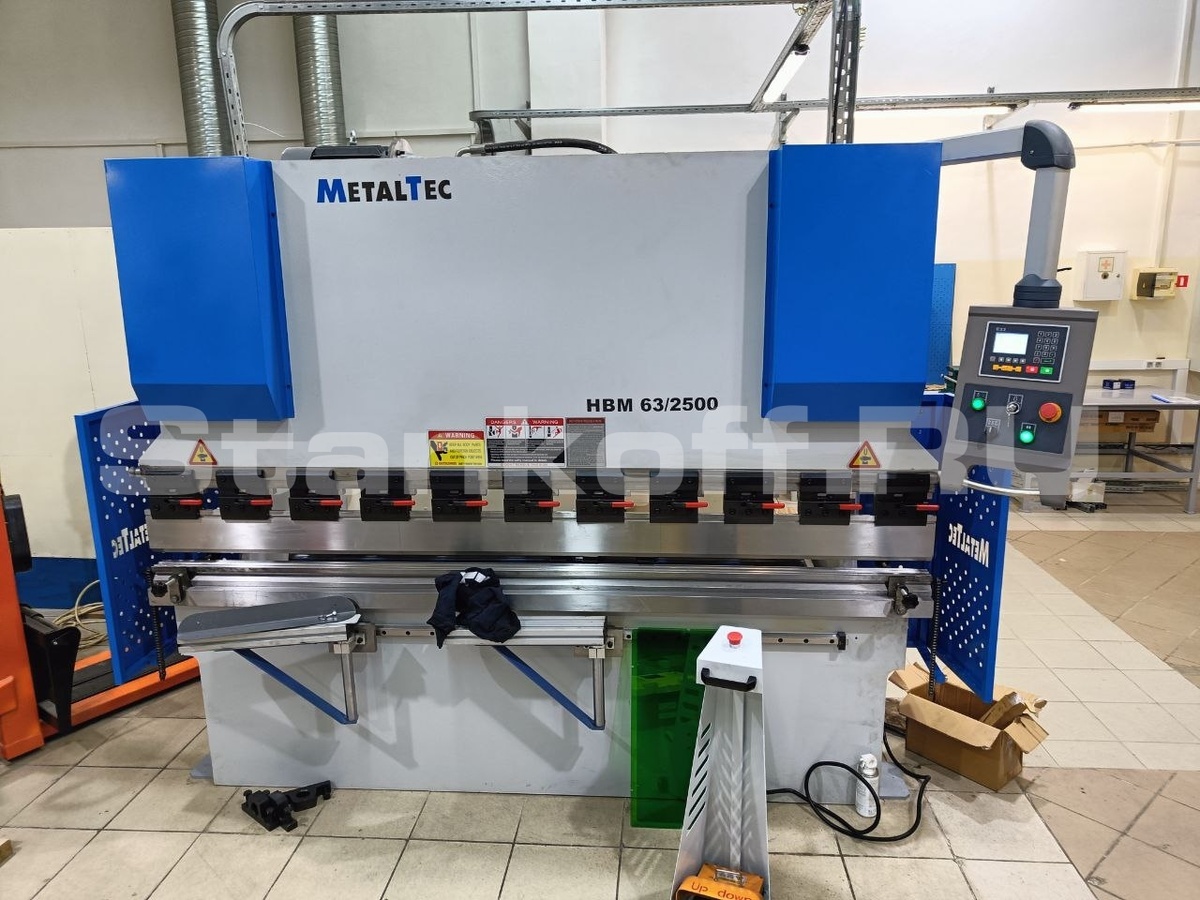  Гидравлический листогибочный пресс MetalTec HBM 63/2500 E22 
