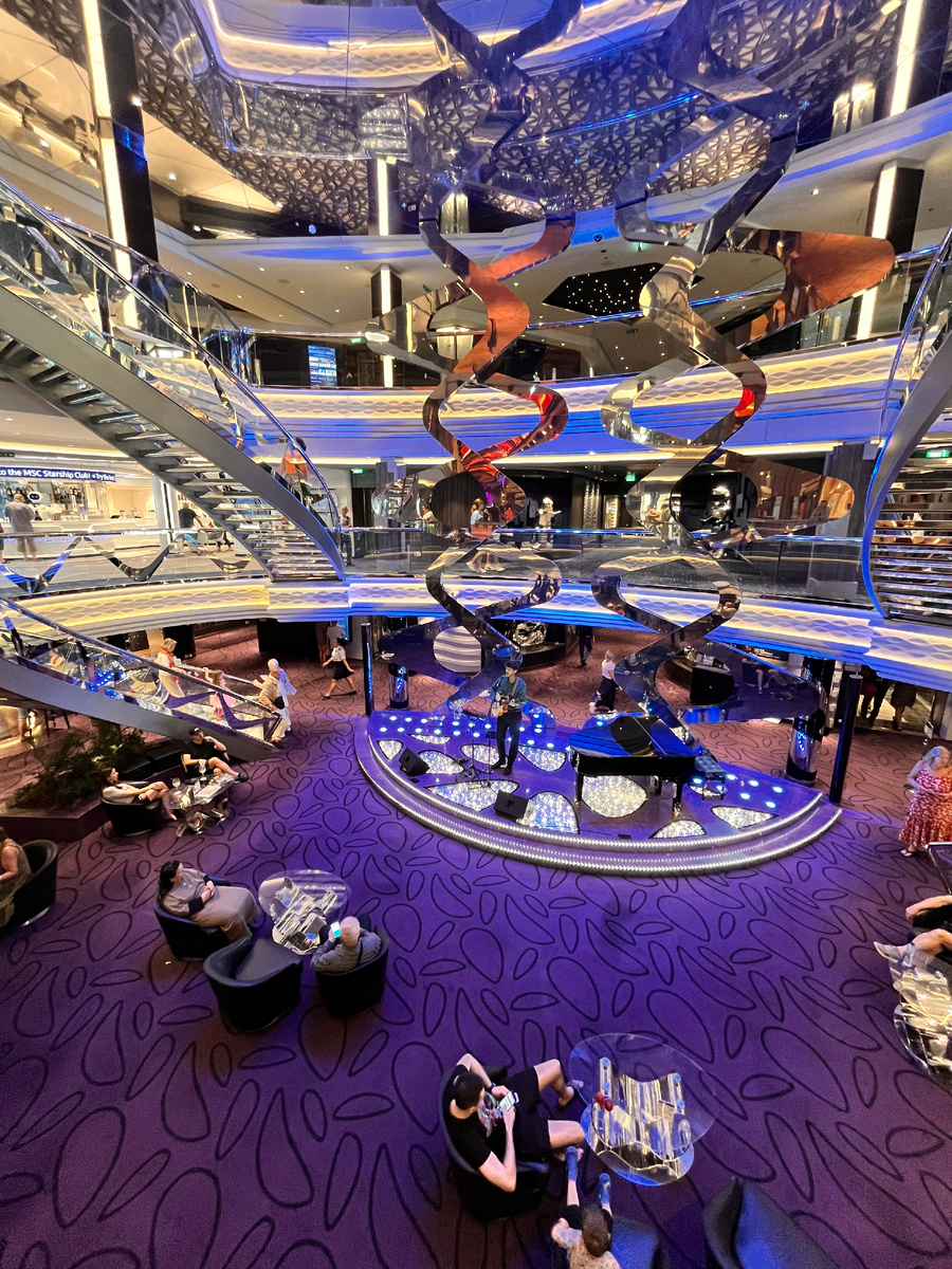 Главный холл 