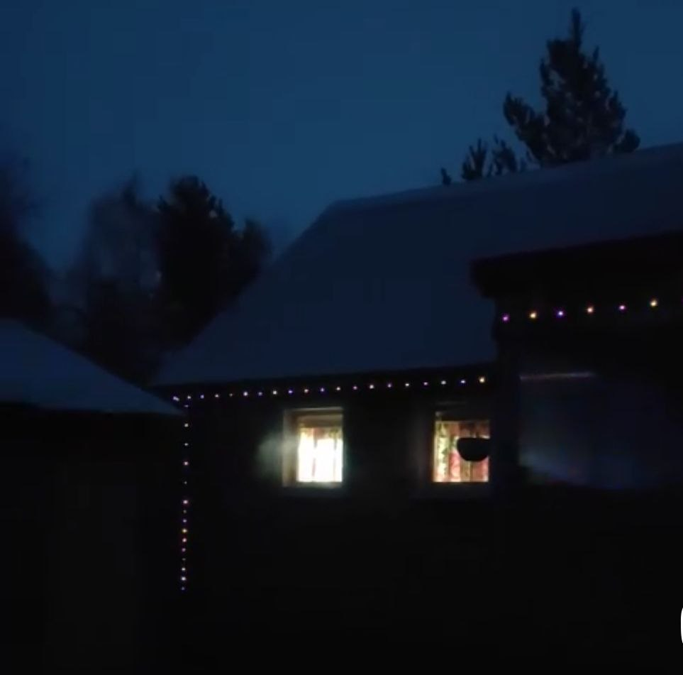 Вот эта точно на солнечных батарейках, взяла фото из отзыва под соответствующим товаром 