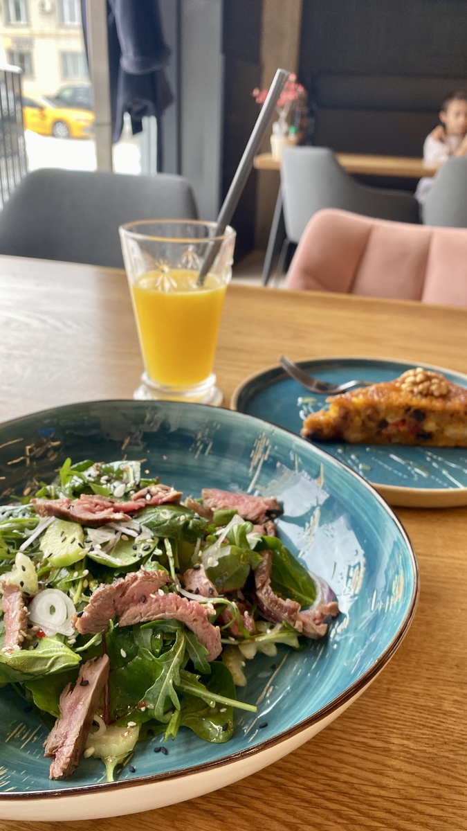 Я сходил в новое кафе и заказала новые блюда