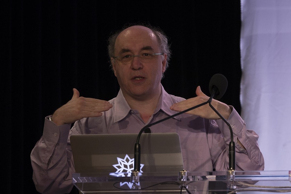    Гениальный физик, чудак-отшельник и талантливый бизнесмен Стивен Вольфрам закончил строить теорию, которая доказывает, что мы живем в Матрице, и объясняет, как конкретно она работает. Shutterstock