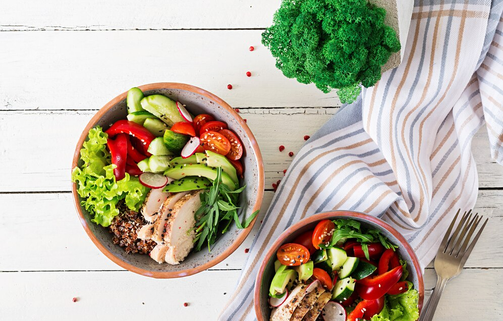 Правильное питание — основа здоровья. Важно помнить, что пища должна быть разнообразной, включать все необходимые витамины, минералы и микроэлементы, а также учитывать возрастные особенности ребенка. Чем младше ребенок, тем внимательнее стоит подходить к выбору продуктов.