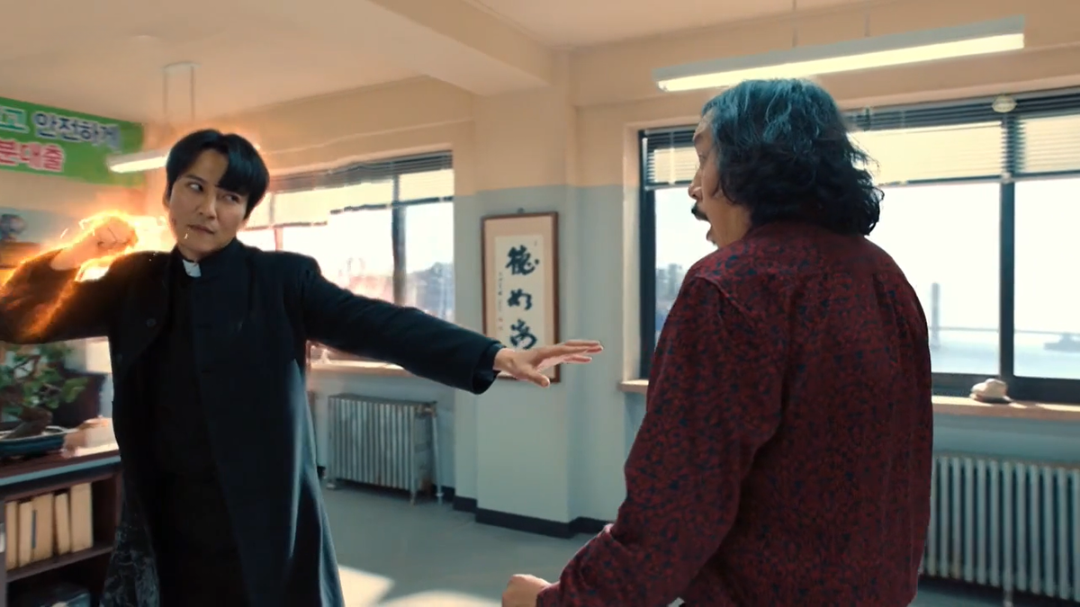 Обзор сериала «Вспыльчивый священник», отец Хэ Ким Илья наказывает грешника