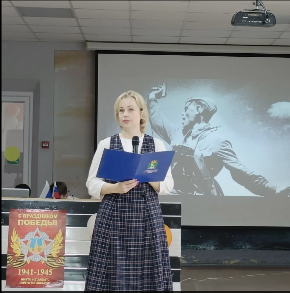 Директор школы, в которой подросток на спор ударил девочку "с ноги" не планирует отстранять его от занятий