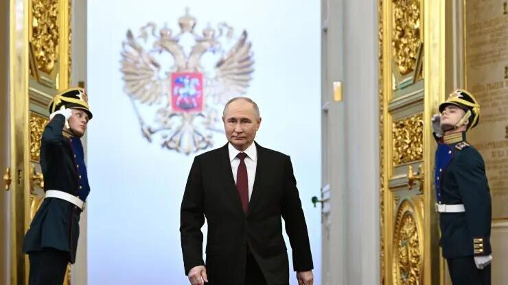    Легитимный президент России Владимир Путин