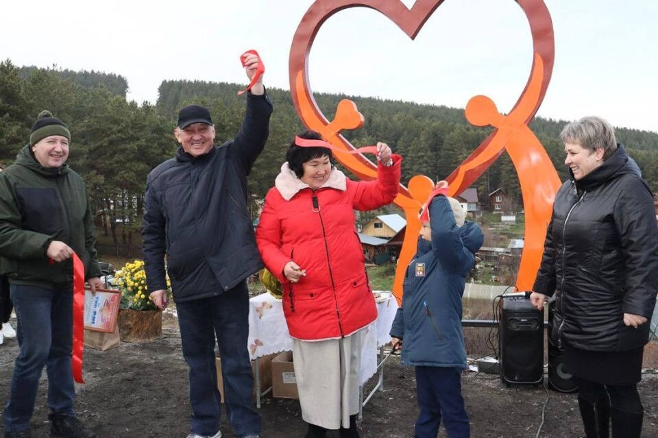    Открытие арт-объекта в Горно-Алтайске. Источник: Администрация города Горно-Алтайска