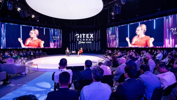 Зал на выставке Gitex