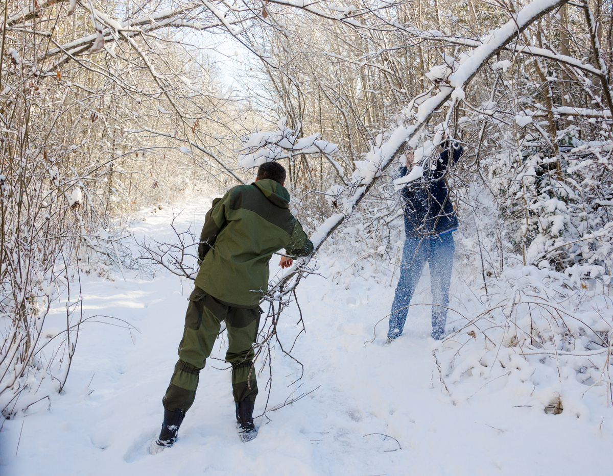 Приходится поработать руками.