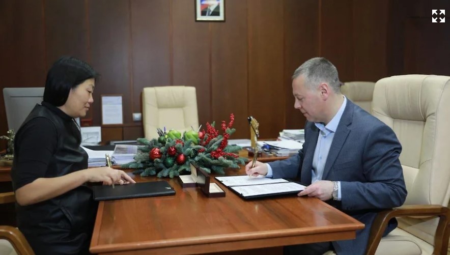    Татьяна Бакальчук (Ким) и губернатор Ярославской области Михаил Евраев.