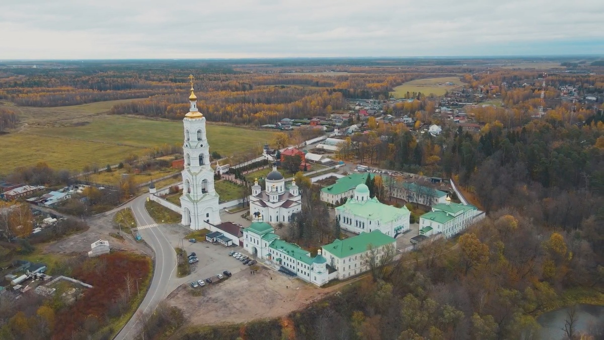 История мужского монастыря Николо-Берлюковская пустынь берет свое начало в XVII веке
